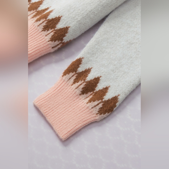 Geometric Contrast Round Neck Long Sleeve Sweater - Picture 8 of 14